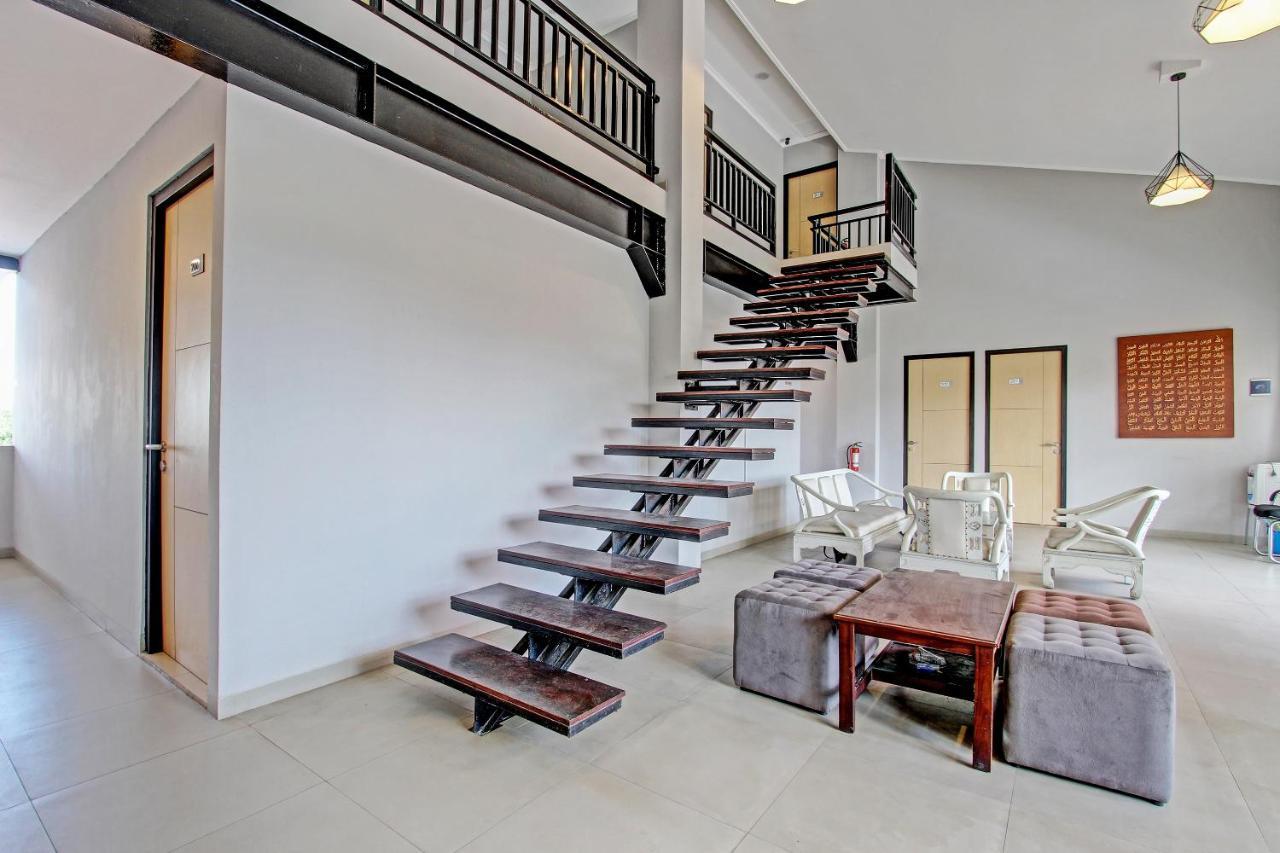 Capital O 91377 Mk Prime Syariah Hotel เซอมารัง ภายนอก รูปภาพ